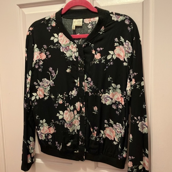 Black & Pink Floral Lightweight Zip Up Jacket - Picture 5 of 7